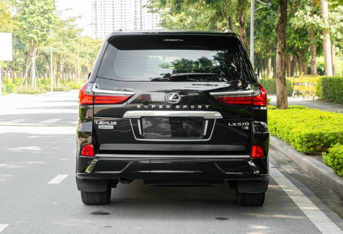 Lexus LX570 2020 giá bán hơn 8 tỷ đồng tại Việt Nam có gì